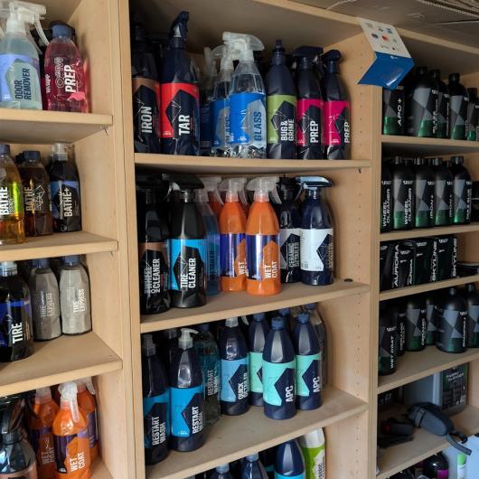 Commerce en ligne/physique de produits d'entretien auto